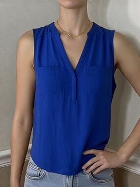 🩷 5 for $20! torrid Royal Blue Sleeveless V-Neck Pocket Tank